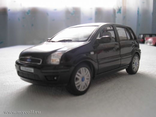 kinsmart ford fusion 1/32